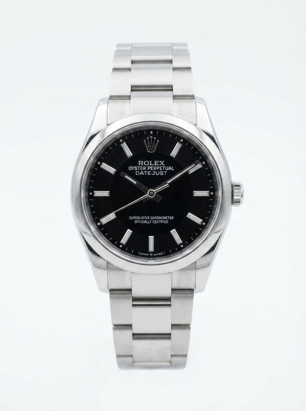 Classic Silver Stainless Steel Men's Watch with Textured Black Dial – Executive Wristwatch