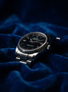 Classic Silver Stainless Steel Men's Watch with Textured Black Dial – Executive Wristwatch